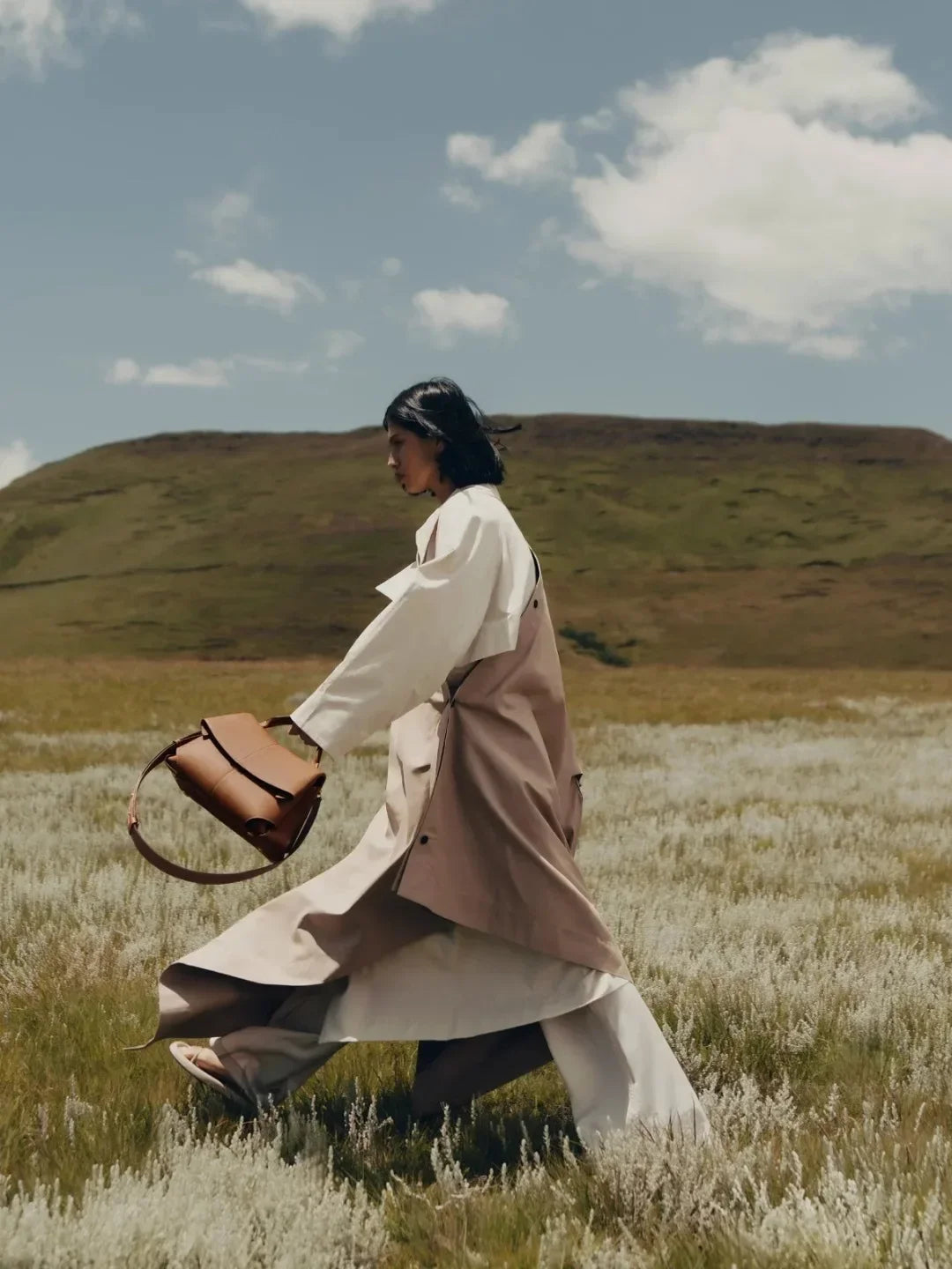 High-End Luxury Leather Smile Bag Designer Handbag with Pleated Design