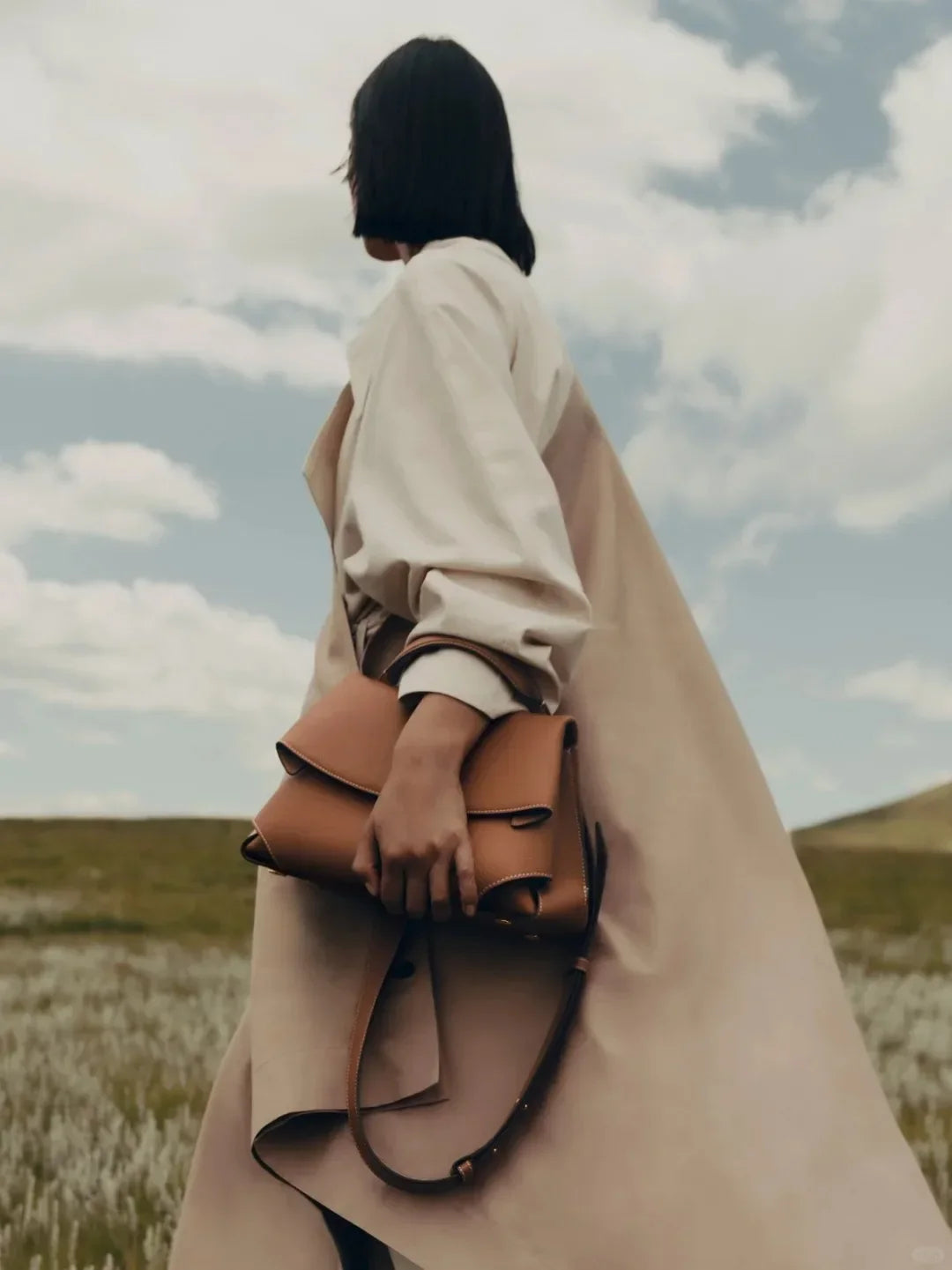 High-End Luxury Leather Smile Bag Designer Handbag with Pleated Design